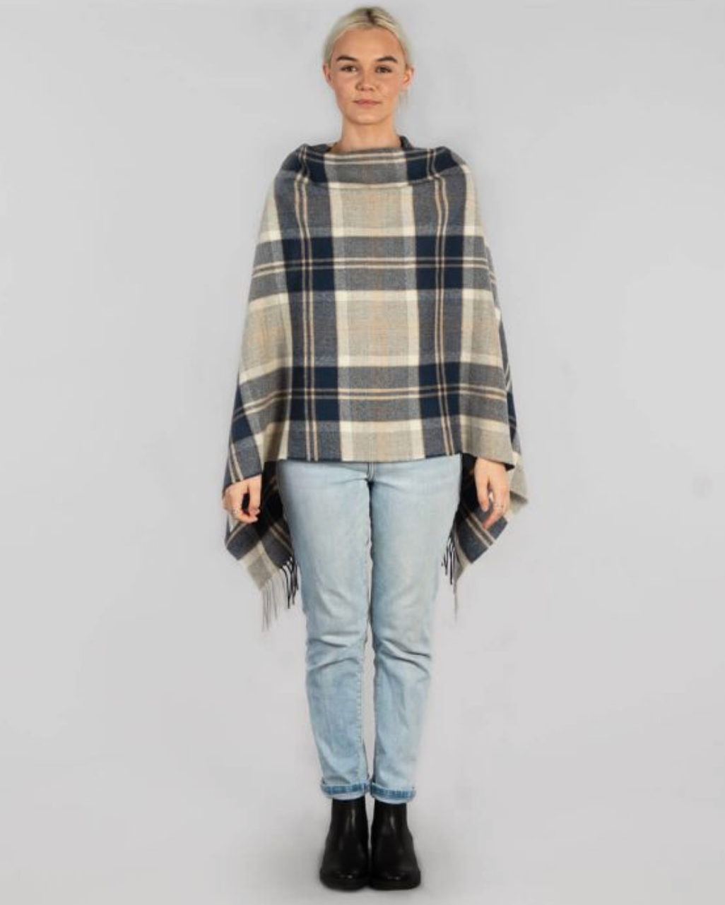 Lochcarron Tartan Poncho Bannockbane Grey