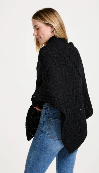 AWM Triangular Poncho Umhang B676