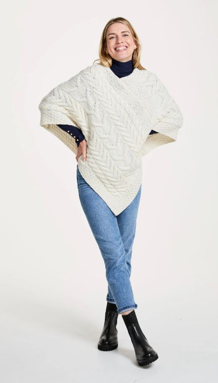 AWM Triangular Poncho Umhang B676