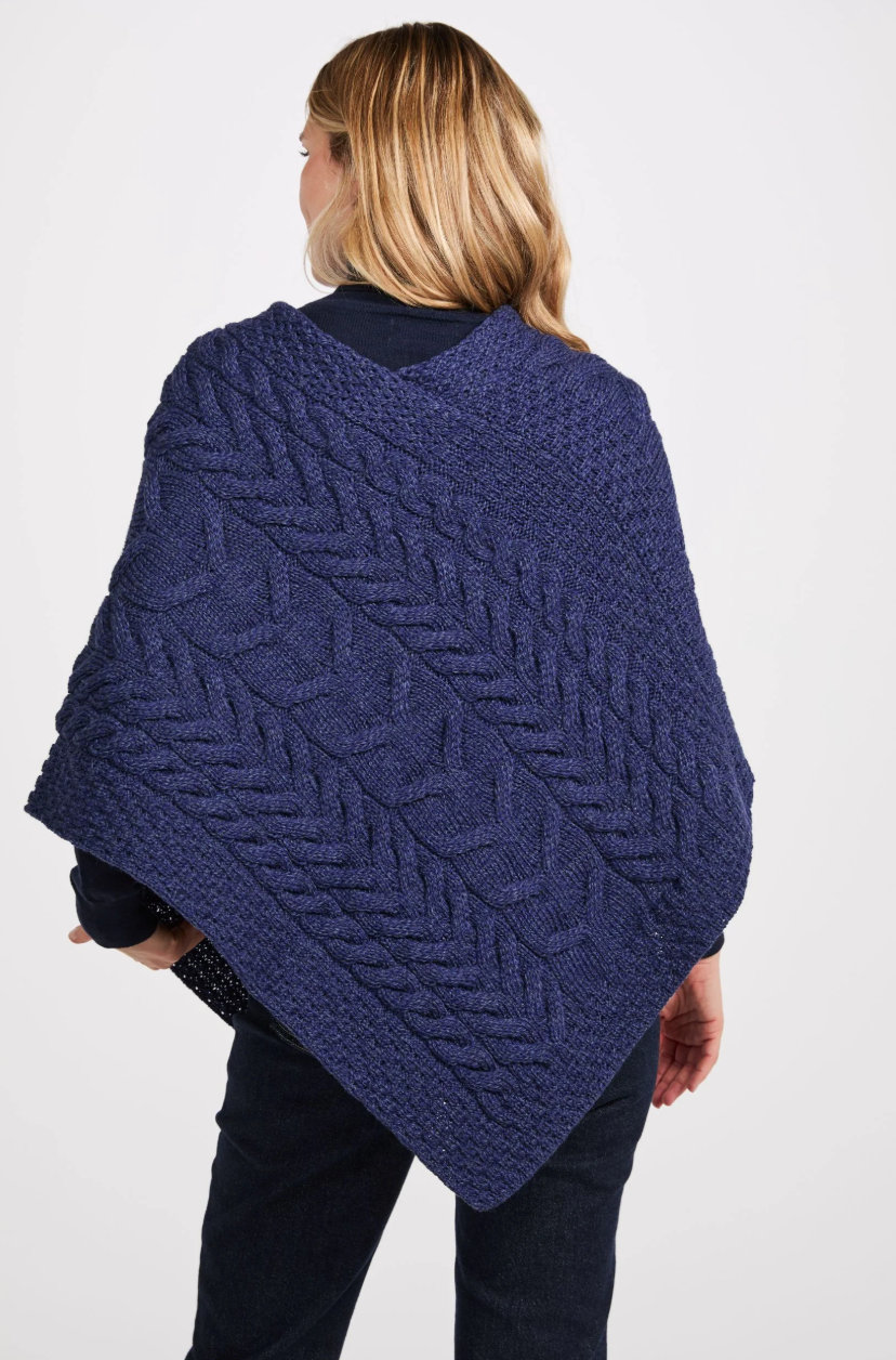 AWM Triangular Poncho Umhang B676