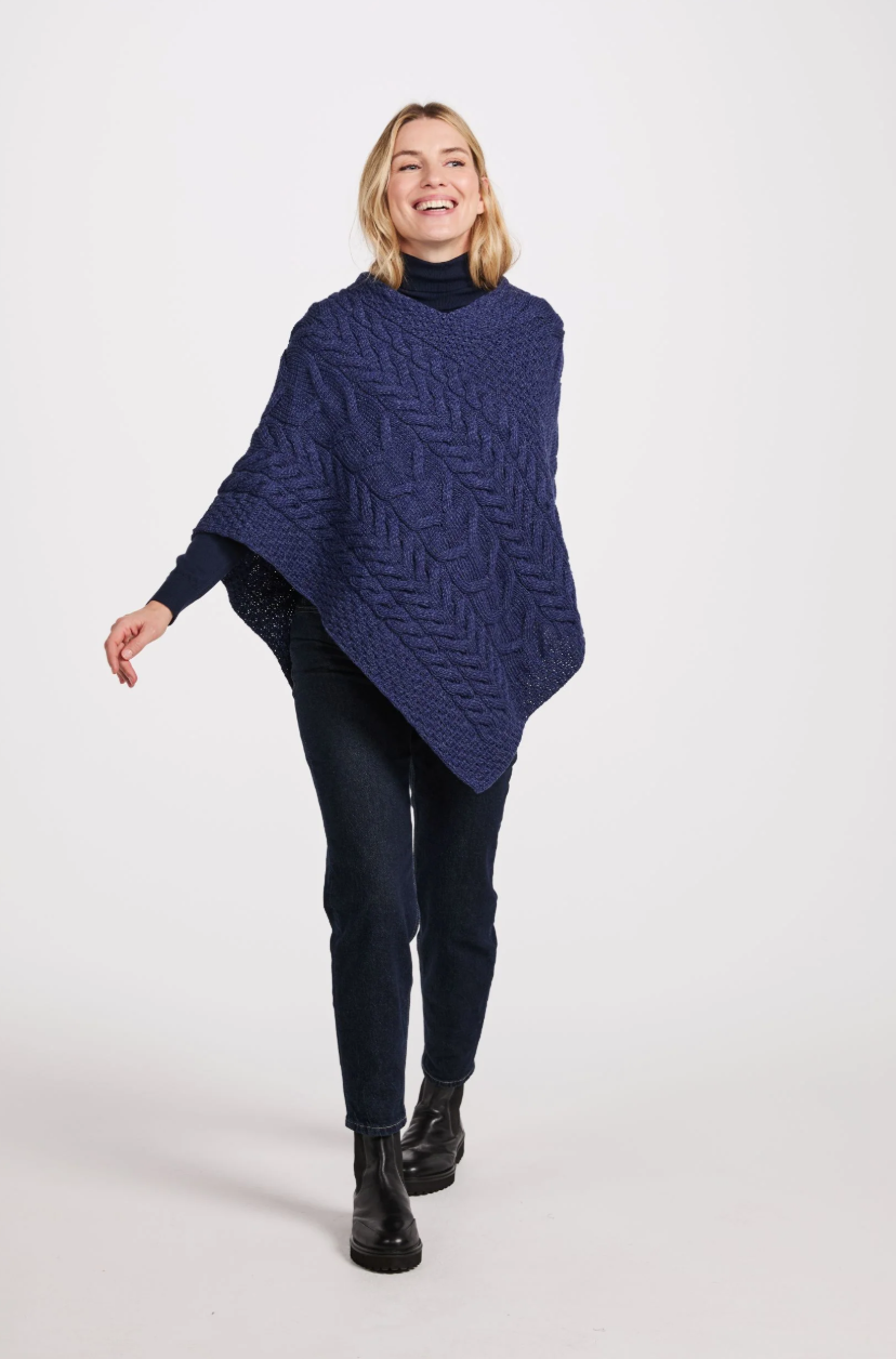 AWM Triangular Poncho Umhang B676