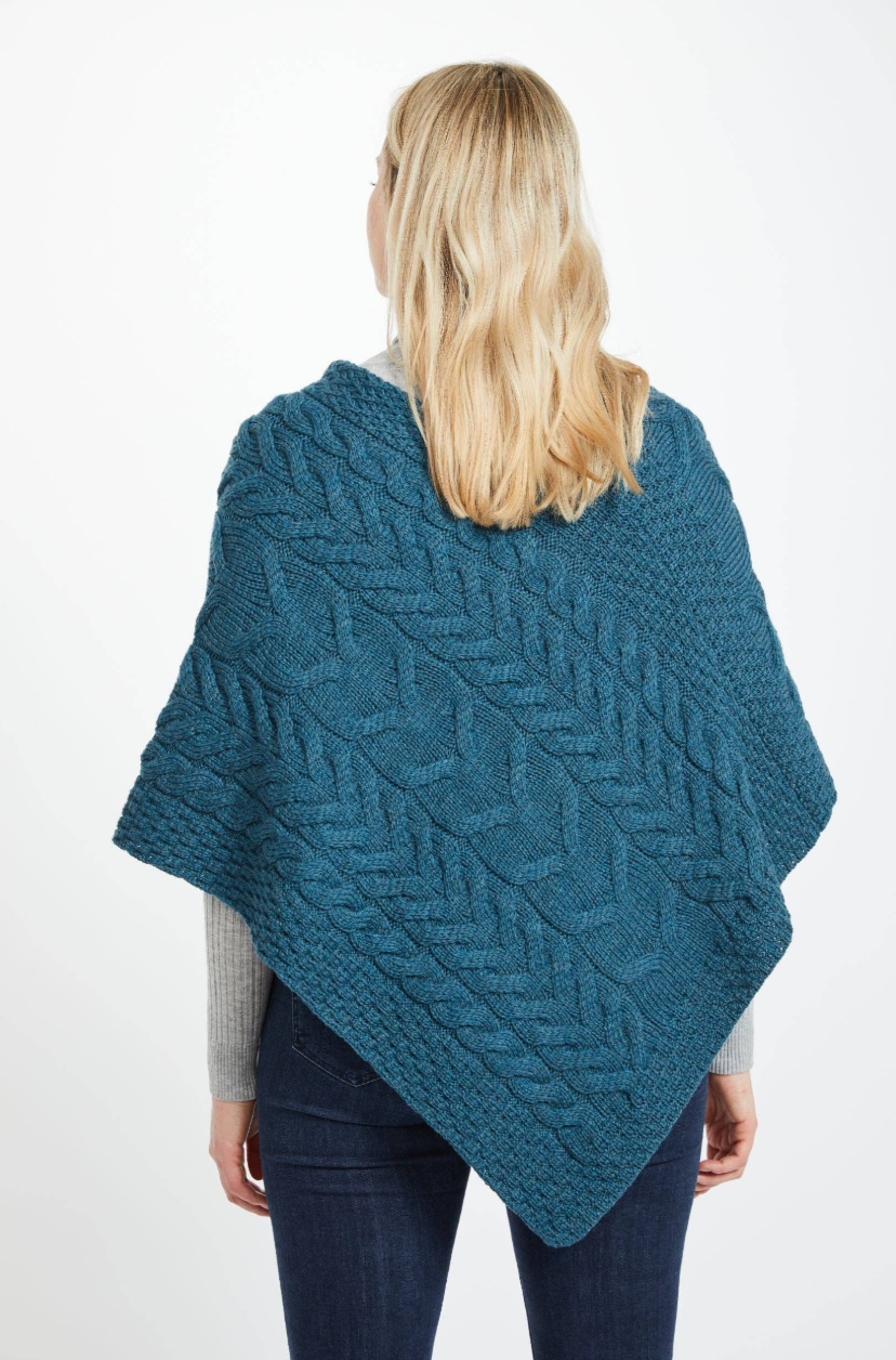 AWM Triangular Poncho Umhang B676