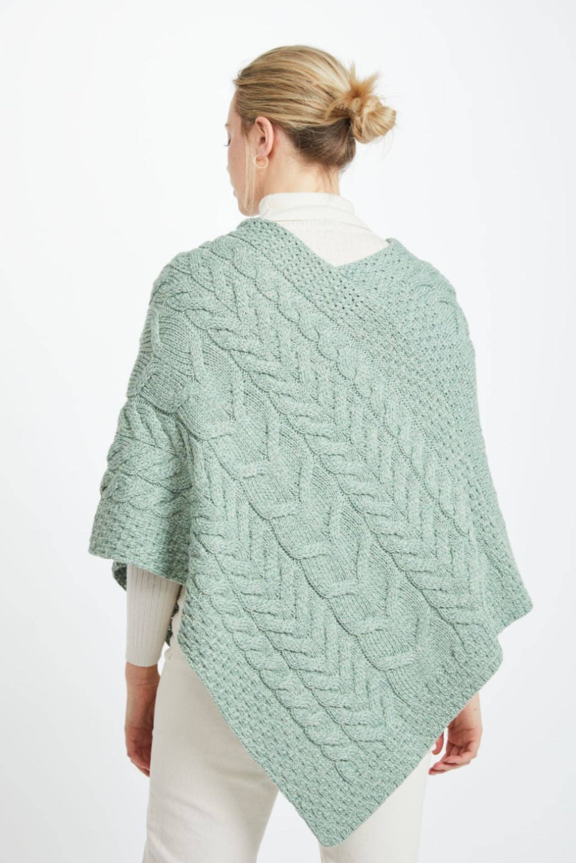 AWM Triangular Poncho Umhang B676