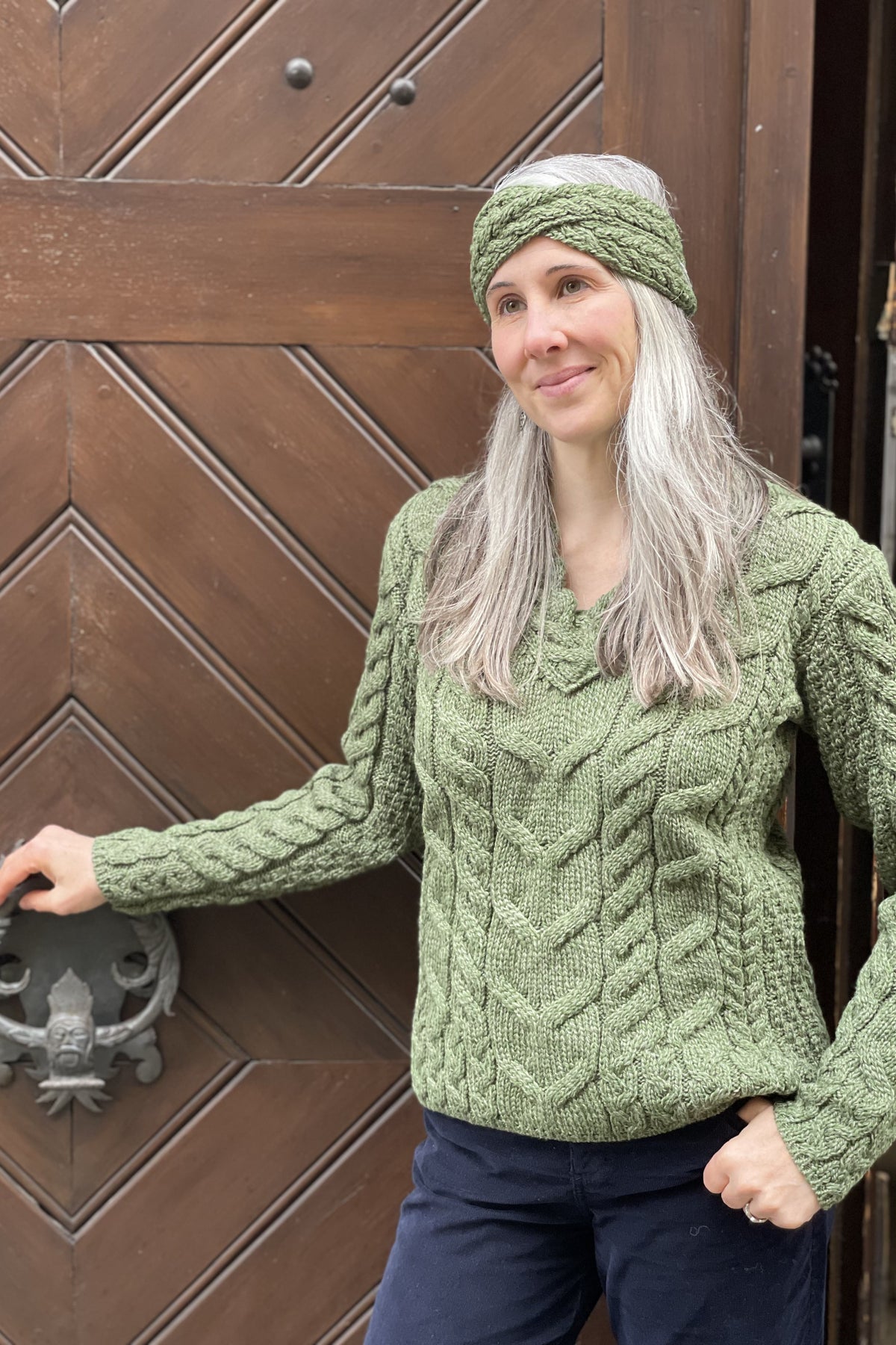 AWM B101 V-Neck Aran Pullover Meadow Green
