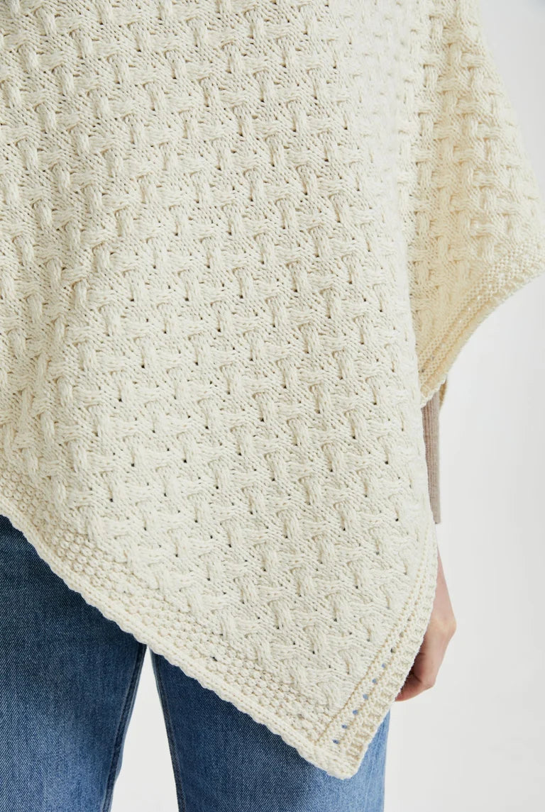 AWM B819 Umhang Supersoft Merinowolle mit Knöpfen