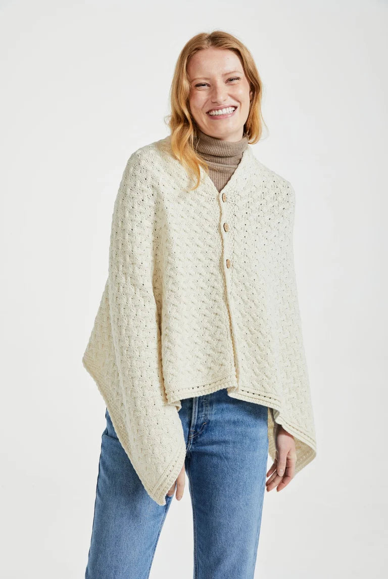 AWM B819 Umhang Supersoft Merinowolle mit Knöpfen