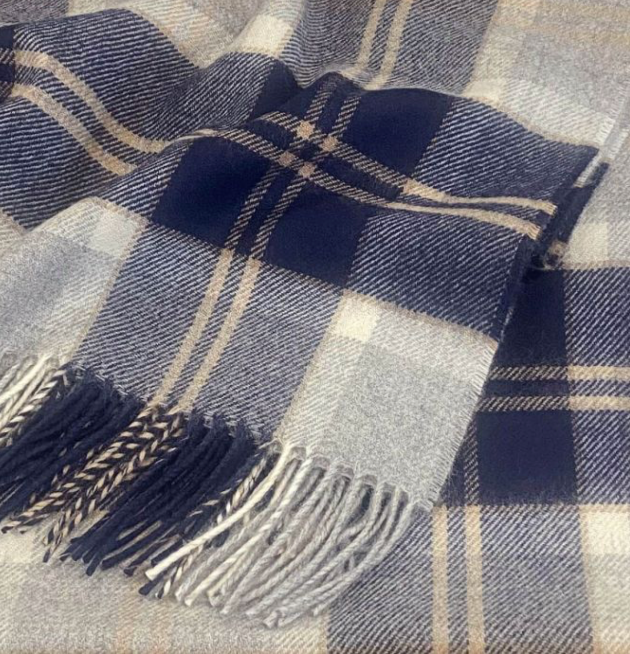 Lochcarron Tartan Poncho Bannockbane Grey