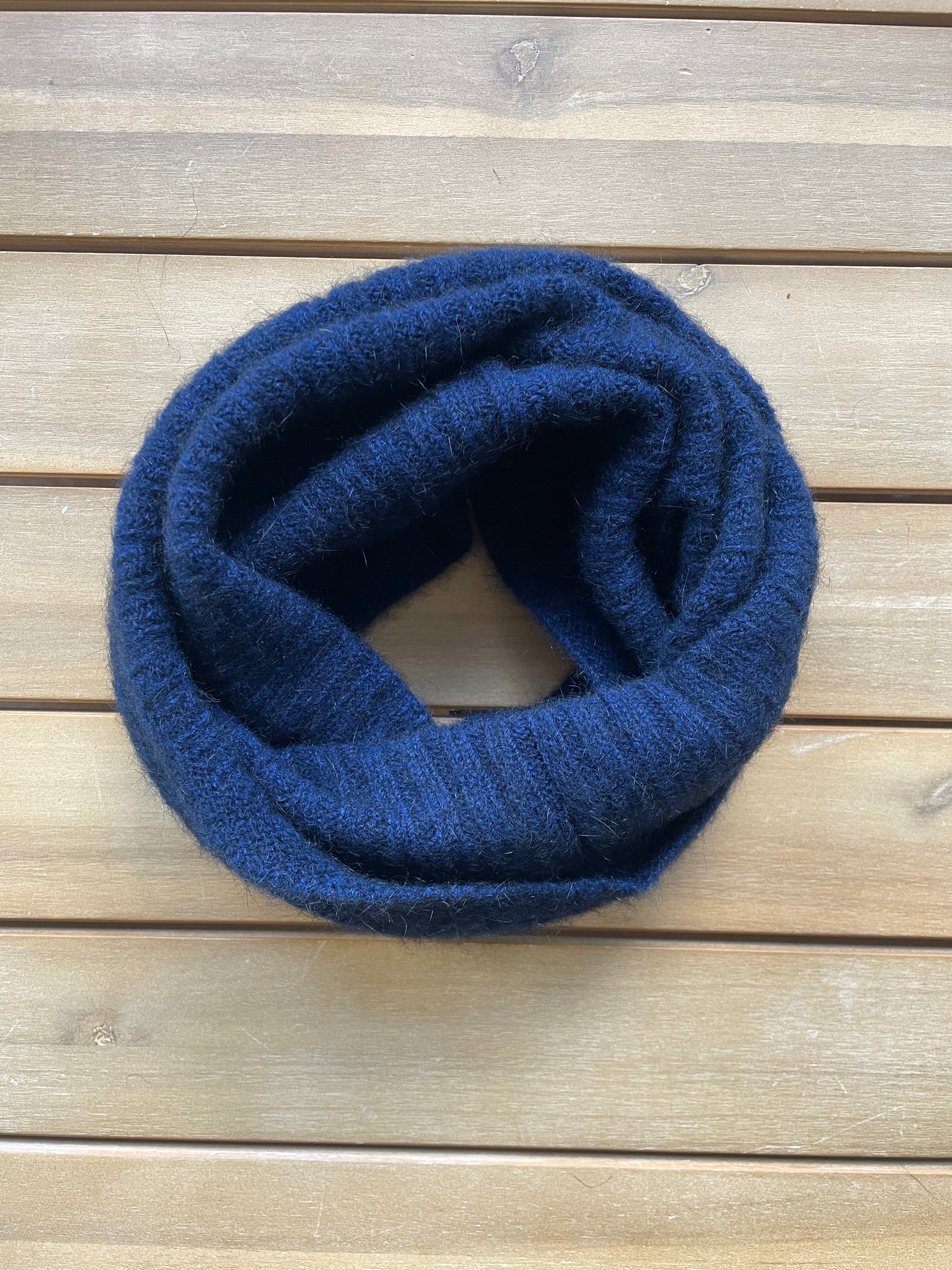 Noble Wilde Loop Neck Warmer ribbed Possum-Merino