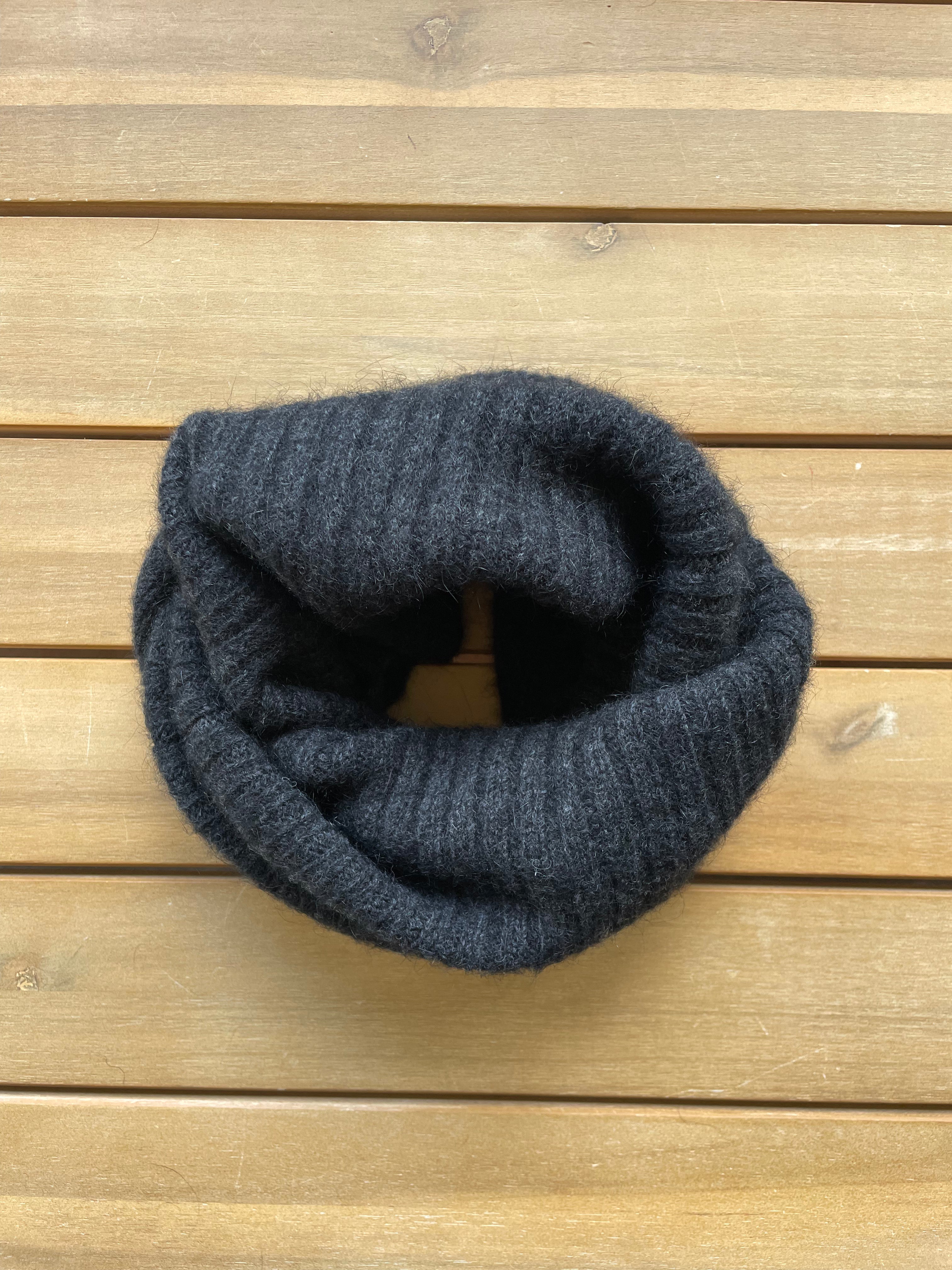 Noble Wilde Loop Neck Warmer ribbed Possum-Merino