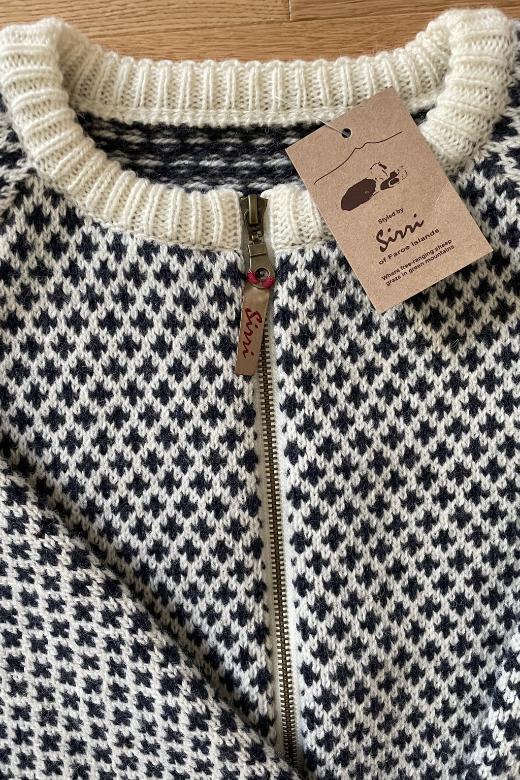 Sirri Women's Zip Up Jacket -Blue/White- Faroe Islands Strickjacke