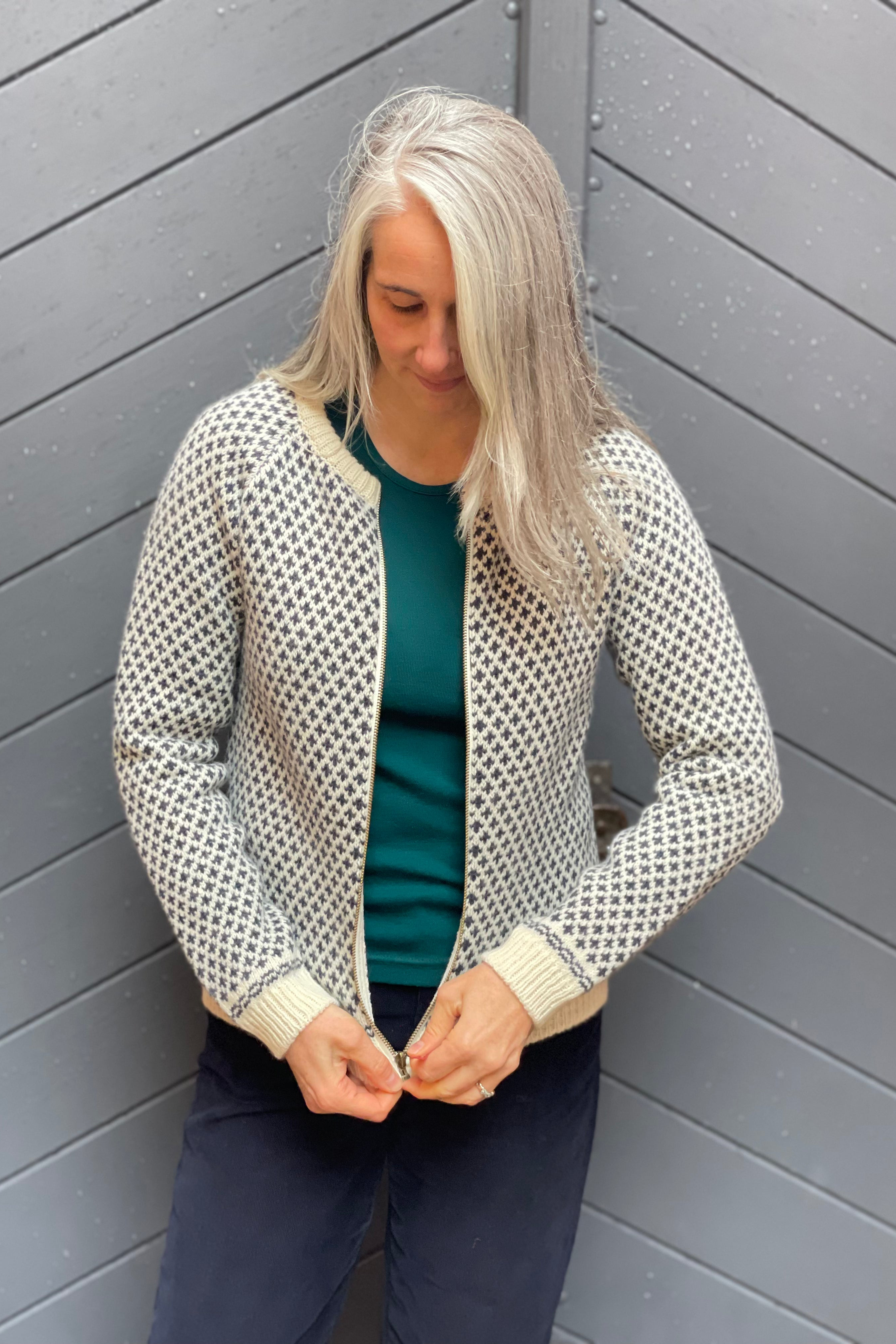 Sirri Women's Zip Up Jacket -Blue/White- Faroe Islands Strickjacke