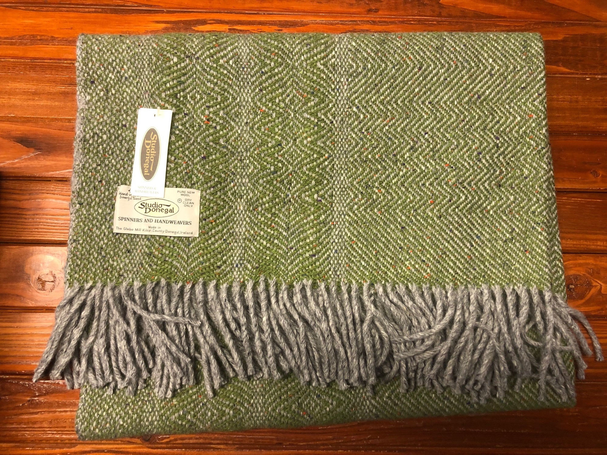Studio Donegal Welliger Twill Decke 152cm x 101cm WATERCRESS