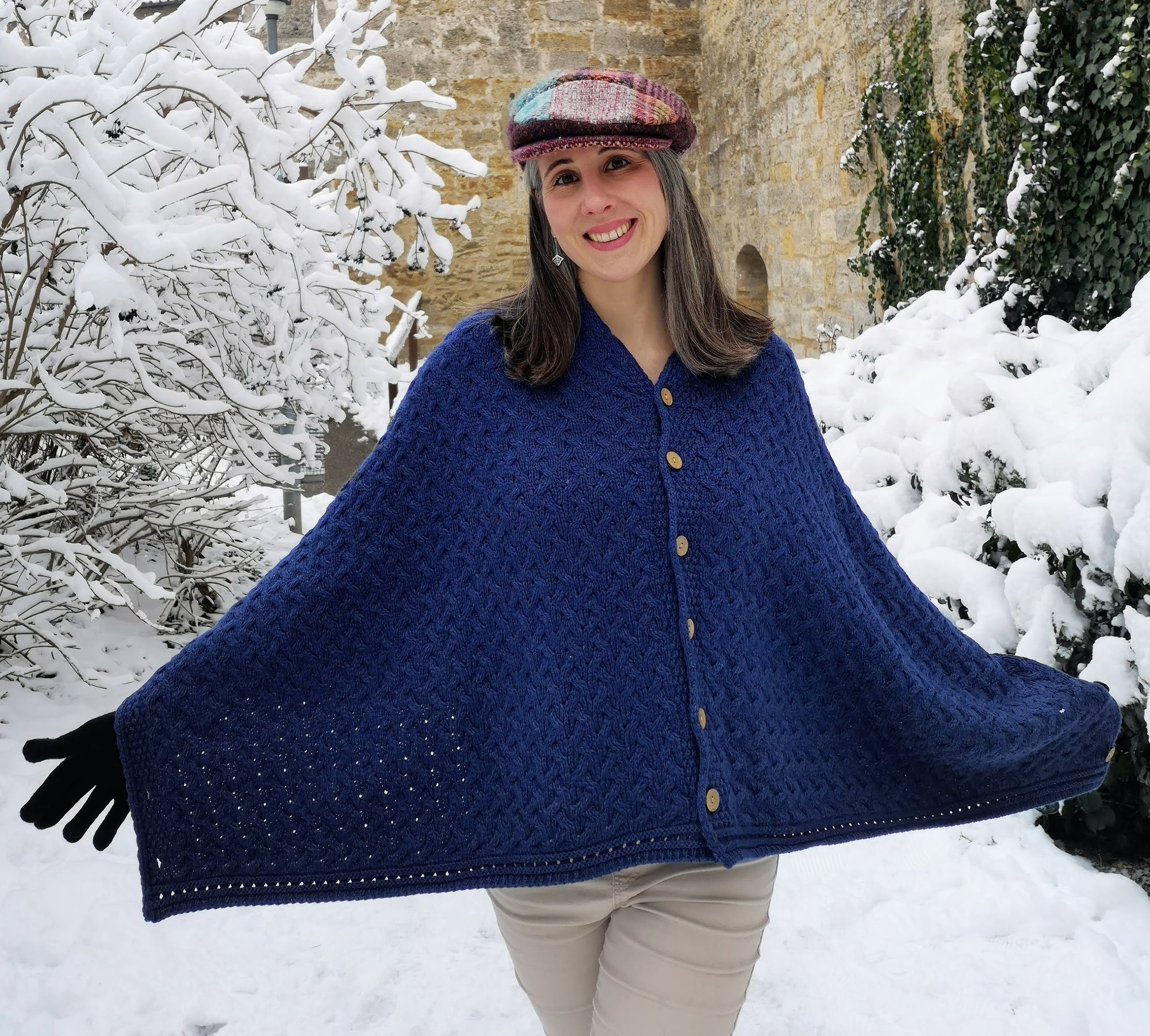 AWM B819 Umhang Supersoft Merinowolle mit Knöpfen