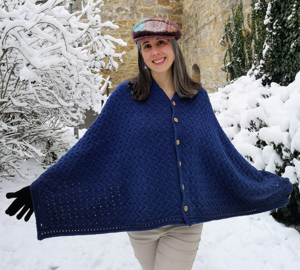 AWM B819 Umhang Supersoft Merinowolle mit Knöpfen